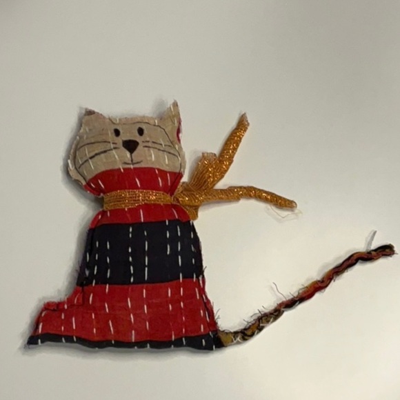 Handcrafted Kantha Cat Family Folk Art Decor Set with 7” Kantha “Rug” - Picture 2 of 15